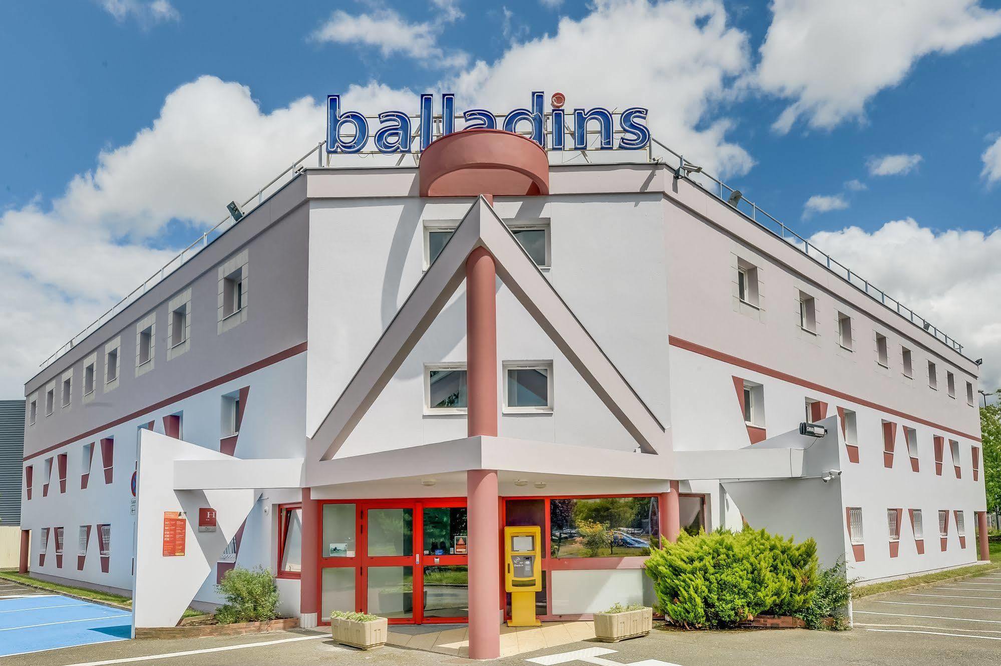 Welcomotel Coignieres Exterior photo
